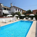 Maria Villa *